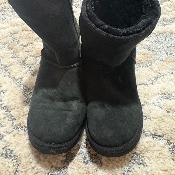 black UGG classic short boots - Picture 2 of 5